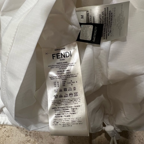 Womens Fendi reversible rain jacket. - Picture 9 of 15